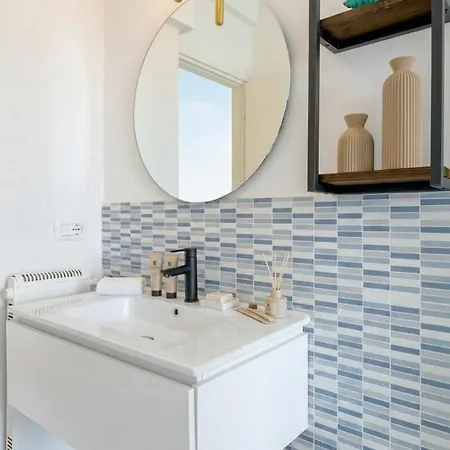 Rooftop With Sea View, Jacuzzi,parking,ac *