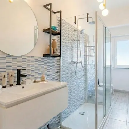 Rooftop With Sea View, Jacuzzi,parking,ac